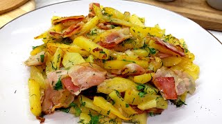 Bratkartoffeln mit Speck in einer Pfanne Ein leichtes und herzhaftes Mittagessen [upl. by Airasor]