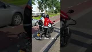 Je eerste motorrijles [upl. by Engracia55]