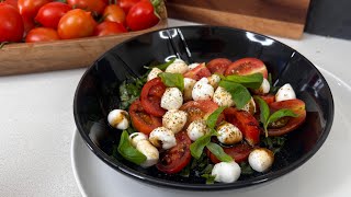 Caprese Salat ist ein einfaches klassisches italienisches Rezept [upl. by Accemahs]