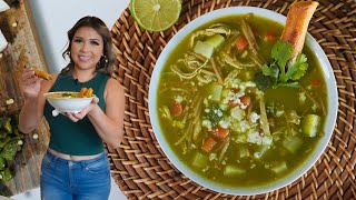 You Need to try this SOPITA DE POLLO CON FIDEO VERDE  Cooking Con Claudia [upl. by Tatiana579]