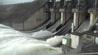 Wivenhoe Dam Gates Open Oct 2010 [upl. by Nohtiek451]