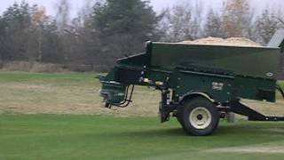 Topdresser Turfco CR 10 Heavy Dressing pískování greenu [upl. by Ezarras]