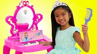 Emma Pretend Play with Makeup Vanity Piano Play Table Toy w Disney Rapunzel and Elsa [upl. by Miah]