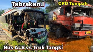 Tabrakan Bus ALS vs Truk Tangki CPO Tumpah [upl. by Xyno]