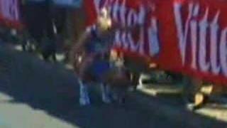 Paula Radcliffe London Marathon 2005  Peeing and Winning [upl. by Lou132]