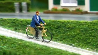 Modelleisenbahn Sensation  Lebendige Radfahrer auf Tour [upl. by Brien]