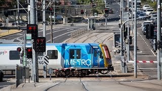 Gardiner railwaytramway level crossing 17214 [upl. by Adnuhser513]