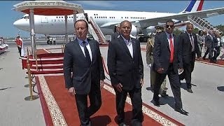 Hollande en Tunisie pour célébrer la nouvelle Constitution  0702 [upl. by Adnilasor552]