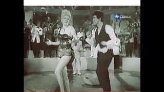 RESORTES BAILA MAMBO CON LA ACTRÍZ JOAN PAGE Y LA MARIMBA ALMA DE HUIXTLA [upl. by Esilram147]