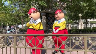 Tweedle Dee and Tweedle Dum do EVERYTHING to ENTERTAIN US  Disneyland [upl. by Akel]