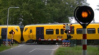 Spoorwegovergang Heino  Dutch railroad crossing [upl. by Aramas]