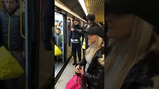 ARRESTO borseggiatrici metro di Milano in diretta [upl. by Morey711]