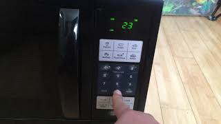 Setting time on an Oster OGZJ1104 1100w microwave  Easy [upl. by Dlnaod]