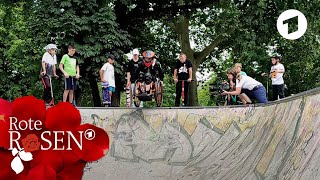 Coole Rollstuhltricks SkateSzenen der quotRote RosenquotDarsteller I Rote Rosen [upl. by Ditzel]