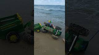 Traktor John Deere i wypadek na plaży [upl. by Beaner957]