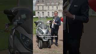 Le scooter de François Hollande adjugé 20500 euros [upl. by Llenaj]