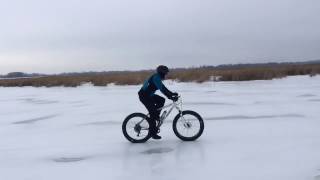 Putting the New 45NRTH Dillinger Studded Tires to the Test on Ice Salsa Mukluk Titanium Fat Bike [upl. by Lirba]