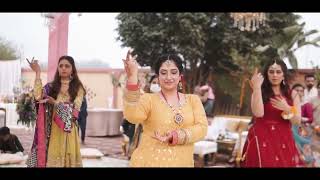 Ambarsariya  Simple amp Graceful Ladies Mehndi Dance [upl. by Thorn524]