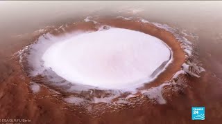 Un cratère géant rempli de glace immortalisé sur la planète Mars [upl. by Betti]