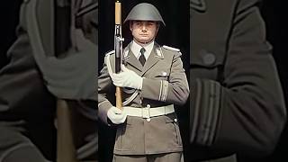 Ehrenposten der NVA  Wachregiment „Friedrich Engels“ ddr militär wachbataillon soldaten garde [upl. by Atiker548]