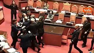 Rissa al Senato tra Menia Fratelli dItalia e Croatti M5S sul Premierato seduta sospesa [upl. by Berfield139]