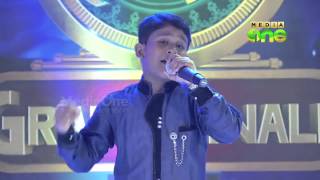 ▶ Badhusha Best Performance Zuhra Bathool Pathinalam Ravu Grand Final Mappila Songs YouTube [upl. by Karsten]