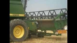 John Deere 2254 cosechando trigo [upl. by Nnylyak227]