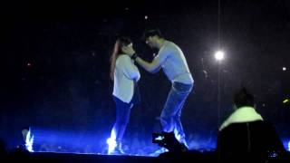 Enrique Iglesias picking Hero Girl and Hero song MEN Arena Manchester March 24 2011 Euphoria Tour [upl. by Reggy232]