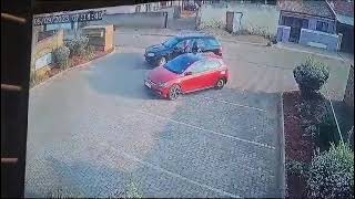 Attempted car hijacking in Protea Glen Soweto at Hlalakamnandi properties [upl. by Aeli]