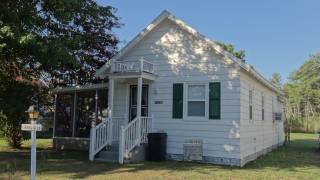 Hotel Tour Chincoteague Island Vacation Cottages Canal Side Cottage [upl. by Saile66]