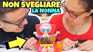 NON SVEGLIARE LA NONNA Challenge Occhio ai Biscotti [upl. by Jeffcott232]