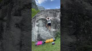 “Katana San” 6b  Zocca Superiore  Val Masino boulder climbing bouldering rockclimbing [upl. by Dahcir233]