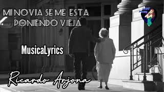 Ricardo Arjona Mi Novia Sé Me Está Poniendo Vieja Ricardo Arjona Vídeo Lyrics Letra y Música 2020 [upl. by Thisbee]