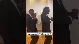 La gestu de Tiakola 🤣🕺 [upl. by Soinski]