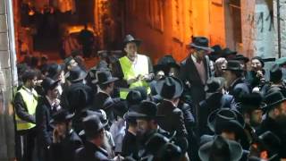 250000 mourn Rabbi Elyashiv at Jlem funeral [upl. by Alleul574]