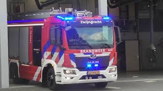 afsluiting open dag brandweer gaat met spoed weg bij de brandweerkazerne in Zwijndrecht [upl. by Ianej]