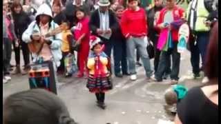 niña talentosa sorprende cantando en las calles [upl. by Kraus608]