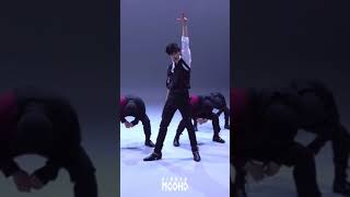 UNFILTERED CAM Stray Kids HYUNJIN현진 Motley Crew 4K  Artist Of The Monthdance mirrored [upl. by Jenkel]