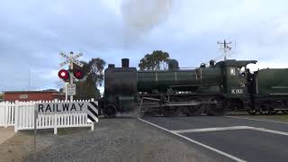 Wooralla Dr Level Crossing Mount Eliza  Mornington Railway [upl. by Enelam703]