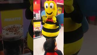 KIDS HAND SHAKING WITH HONEY BEE 🐝 AT EMPORIUM MALL LAHOREhttpswwwyoutubecomLIFEINLAHORE953 [upl. by Godfree714]