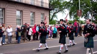 1000 Pipers Pipe Band Parade The Kilt Run Perth Scotland Saturday June 2nd 2012 [upl. by Oicam772]