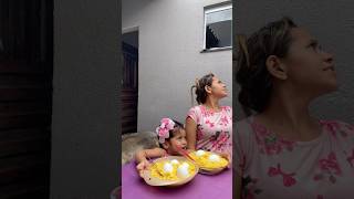 Alexia enganou a mamãe e ficou com os ovos ￼ comédia humor comedia humorecomedia viralshort [upl. by Dranyer610]