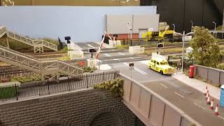 EXPRESS MODELS WORKING LEVEL CROSSING 00 GAUGE [upl. by Eikcin]