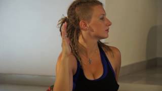 Yoga oefening Marichyasana twist zittend [upl. by La Verne599]