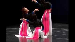 Hmong Dance MN Sunshine  Searching For Mother [upl. by Stafani]