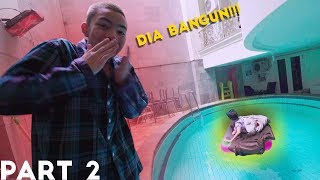 DIA BANGUN Prank pindahin kasur ke KOLAM RENANG Wkwkwkw [upl. by Adis]