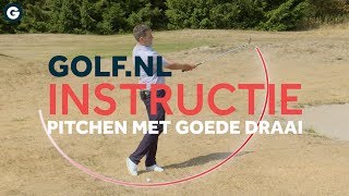 GOLFNL Instructie Pitchen met goede draai [upl. by Alleiram460]