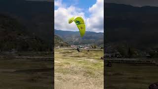 paragliding landing paraglidingparaglidinglovelandingkeepsupportingkeeplovingviralshort [upl. by Calli]