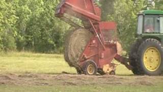 JD4430 and 851 round baler [upl. by Zysk]