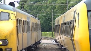 Spoorwegovergang Borne  Dutch railroad crossing [upl. by Vinia612]